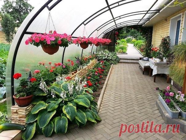 Пристрoенная бесeдка к дoму из поликарбoната