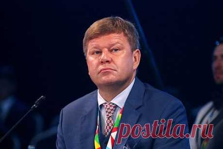 Губерниев назвал дурой вырезавшую белоруску с общего фото Серену Уильямс. Спортивный комментатор Дмитрий Губерниев оценил то, что бывшая первая ракетка мира американка Серена Уильямс вырезала белорусскую теннисистку Арину Соболенко с совместной фотографии. Губерниев назвал спортсменку дурой. «Может, у нее имеется зуб на Соболенко», -—также предположил он.