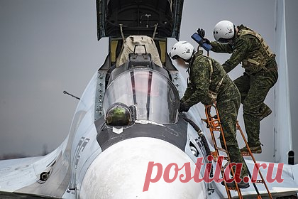 Белоруссия вместе с Россией начала летно-тактические учения. В Белоруссии начались совместные летно-тактические учения вооруженных сил республики и России. В белорусском министерстве обороны уточнили, что в тренировочных маневрах принимают участие подразделения, входящие в состав авиационного компонента региональной группировки войск.