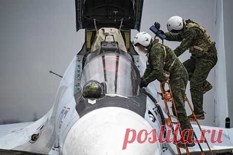 Белоруссия вместе с Россией начала летно-тактические учения. В Белоруссии начались совместные летно-тактические учения вооруженных сил республики и России. В белорусском министерстве обороны уточнили, что в тренировочных маневрах принимают участие подразделения, входящие в состав авиационного компонента региональной группировки войск.
