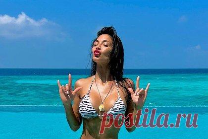 45-летняя Николь Шерзингер показала фигуру в купальнике. Американская певица Николь Шерзингер показала фигуру в откровенном виде. 45-летняя вокалистка музыкальной группы The Pussycat Dolls разместила серию снимков с отдыха, на одном из которых продемонстрировала подтянутую фигуру в черном купальнике. Помимо этого, знаменитость распустила длинные темные волосы.