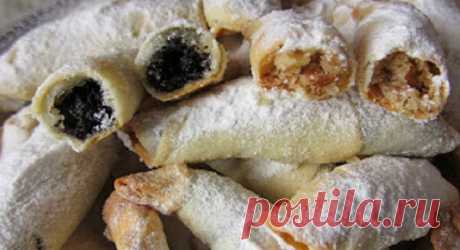 Обалденные рогалики — тончайшее, хрустящее тесто и много сладкой вкусной начинки! Есть у меня рецепт интересного теста — подходит оно и для рогаликов, и для Наполеона, и для печенья. Когда-то его принес мне муж (женский коллектив имеет