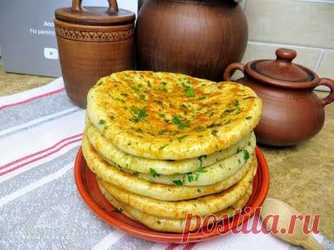Простая и дешевая еда, которая всем понравится / Лепешки с сыром и зеленью
