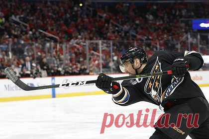 Овечкин забросил 806-ю шайбу и сократил отставание от Гретцки до 88 голов. Российский нападающий «Вашингтон Кэпиталс» Александр Овечкин забросил три шайбы в матче регулярного чемпионата НХЛ против «Монреаль Канадиенс». Россиянин оформил 30-й хет-трик в своей карьере. После этого матча на счету Овечкина 806 голов в НХЛ. Он сократил до 89 голов отставание от канадца Уэйна Гретцки.