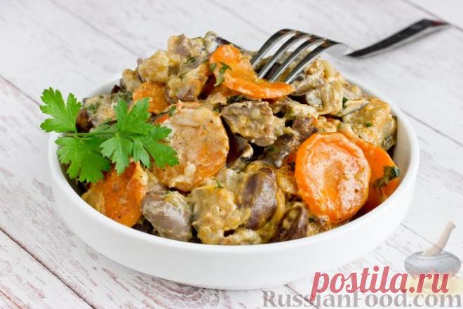 Куриные сердечки, тушенные с баклажанами и помидорами