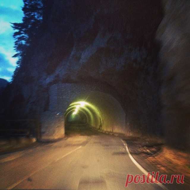 Иро4ка в Instagram: «Черекское ущелье #тоннель #ущелье #Балкария #теснина #горы #всемдобра #всемлюбви» 11 отметок «Нравится», 0 комментариев — Иро4ка (@woman_sk) в Instagram: «Черекское ущелье #тоннель #ущелье #Балкария #теснина #горы #всемдобра #всемлюбви»