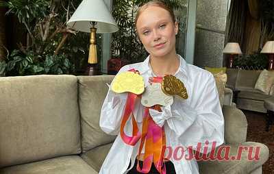 Русская королева Джакарты. Гимнастка Мельникова добыла больше всех медалей ЧМ. Спортсменка стала двукратной чемпионкой мира и завоевала одну серебряную награду