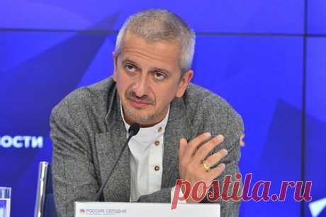 Лазарев рассказал об издевательствах Богомолова над актерами «Ленкома». Советский и российский актер Александр Лазарев рассказал об издевательствах Константина Богомолова над артистами в театре Ленком. Лазарев подчеркнул, что не знаком с постановщиком, но то, что Богомолов делал в культурном учреждении, «было нехорошо». «[Богомолов] провоцирует публику», — резюмировал народный артист.
