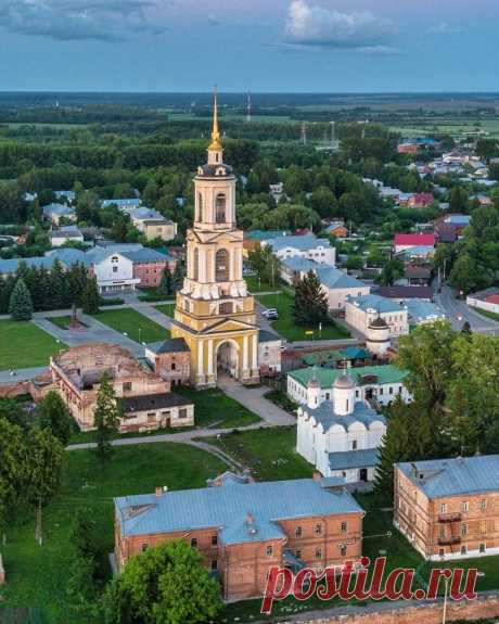 Ризоположенский женский монастырь в Суздале.
📷 svetosh_13