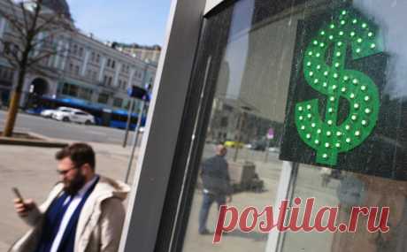 Власти решили отвязать расчеты в «дружественных валютах» от доллара. Правительство ищет способ формировать цены внешних контрактов через новые индикаторы — пока курс доллара учитывается даже при расчетах в нацвалютах. Среди альтернатив — корзина валют, а также «экзотичные» опции с золотом и нефтью
