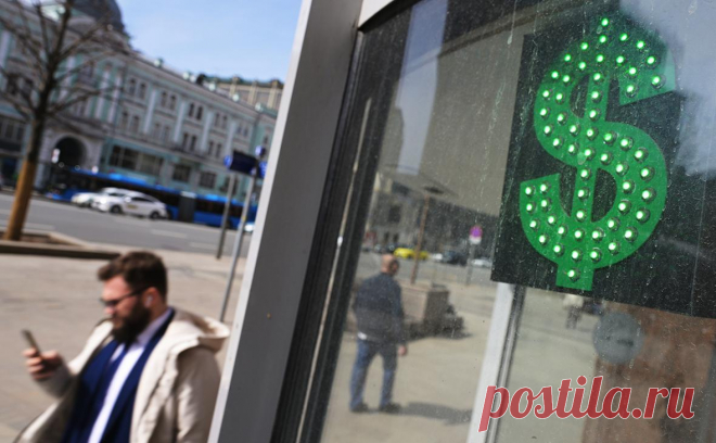 Власти решили отвязать расчеты в «дружественных валютах» от доллара. Правительство ищет способ формировать цены внешних контрактов через новые индикаторы — пока курс доллара учитывается даже при расчетах в нацвалютах. Среди альтернатив — корзина валют, а также «экзотичные» опции с золотом и нефтью