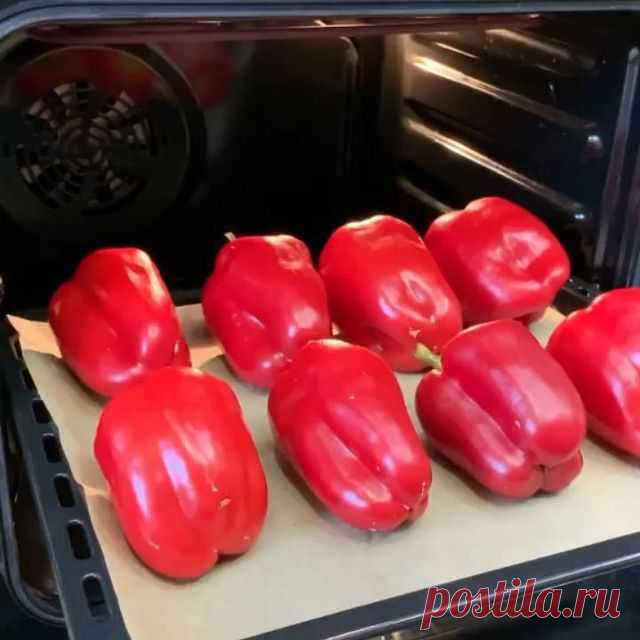 Привет мои хорошие😘 ЗАКУСКА ИЗ БОЛГАРСКОГО ПЕРЦА🤤🌶

Маленькая просьба: если сохраняете рецепт в закладки оставьте любой смайлик в комментариях😘 И конечно же, огромное спасибо тем, кто не жалеет лайк❤

🔹Болгарский перец - 8 шт.
🔹Растительное масло - 100 мл.
🔹Чеснок - 3 зубчика
🔹Яблочный уксус( можно винный, бальзамический, или виноградный) - 2 ст.л.
🔹Базилик сушенный- 1 ч.л.( можно свежий)
🔹Соль - 1 ч.л. ( по вкусу) 
🔹Чёрный перец -  по вкусу.

1. Бере...
