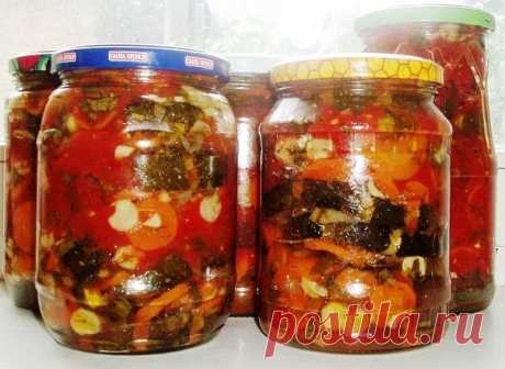 ЛЕНИВЫЕ БАКЛАЖАНЫ 
Вкус обалденный! 

Ингредиенты: 
10 штук баклажан 
10 штук моркови 
10 штук красного болгарского перца 
10 больших помидор 
4 луковицы, чеснок одну головку 
1.5 стакана 6%-ого. столового уксуса 
растительное масло 150-200 грамм 
5 чайных ложек соли 
5 чайных ложек сахара 
1-2 шт. жгучего перца 

Приготовление: 

1. Баклажаны режутся кружками, корочка не счищается. Укладываете в кастрюлю, далее чистите болгарский перец и режете крупными кольцами и также у...