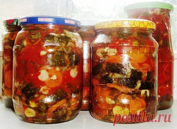 ЛЕНИВЫЕ БАКЛАЖАНЫ 
Вкус обалденный! 

Ингредиенты: 
10 штук баклажан 
10 штук моркови 
10 штук красного болгарского перца 
10 больших помидор 
4 луковицы, чеснок одну головку 
1.5 стакана 6%-ого. столового уксуса 
растительное масло 150-200 грамм 
5 чайных ложек соли 
5 чайных ложек сахара 
1-2 шт. жгучего перца 

Приготовление: 

1. Баклажаны режутся кружками, корочка не счищается. Укладываете в кастрюлю, далее чистите болгарский перец и режете крупными кольцами и также у...