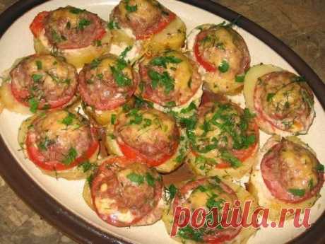 Лучшие кулинарные рецепты: Картофель, запеченный с мясом и помидорами.