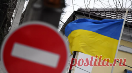 На Украине в городе Лубны демонтировали символику советской эпохи. Демонтаж символики советской эпохи завершился в здании вокзала города Лубны, расположенного на северо-востоке Украины. Информация об этом содержится в сообщении, распространённом Telegram-каналом «Деколонизация. Украина». Читать далее