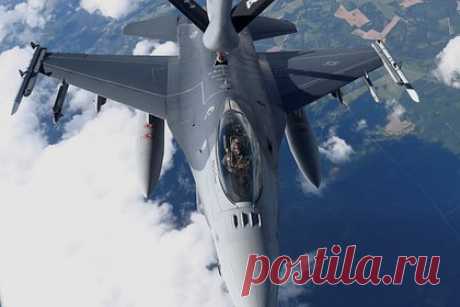 Стали известны сроки поставки Украине истребителей F-16. Украина получит истребители F-16 или другие западные истребители в значительном количестве в лучшем случае через несколько месяцев. Об этом заявил министр Военно-воздушных сил (ВВС) США Фрэнк Кендалл. При этом министр указал на неспособность повлиять на ход боевых действий на Украине.