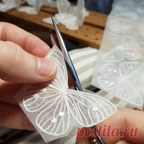 Фурнитура для украшений в Instagram: «Нежнее нежного 🌿, воздушные бабочки и стрекозы от  @mathiasbroderie /// #embroidery #lovelyworks_inspiration  #papillons #butterfly…» 4,356 отметок «Нравится», 53 комментариев — Фурнитура для украшений (@_lovelyworks_) в Instagram: «Нежнее нежного 🌿, воздушные бабочки и стрекозы от  @mathiasbroderie /// #embroidery…»