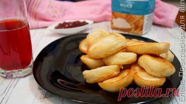 👌 Вкуснейшие пышные оладьи на кефире, рецепты с фото Быстрые в приготовлении и нежные оладьи, которые можно подать к столу со сметаной, вареньем или ягодами!

Ингредиенты на рецепт приготовления оладьев:
Для теста на оладьи:
Кефир 3...