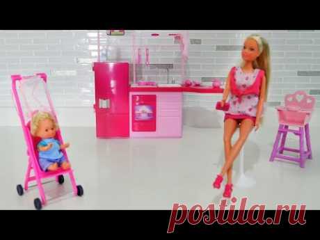 Как МАМА. Игры для детей. Играем с куклой Штеффи и малышом.