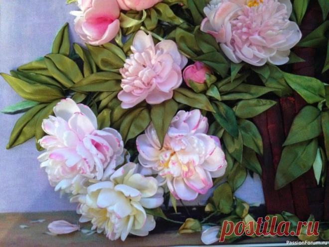 Пионы лентами, очень люблю завораживающую красоту этих цветов | Вышивка лентами Вышитые лентами завораживающие цветы пионов