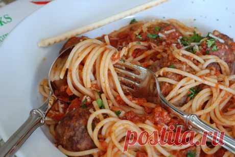 Вкуснейшие спагетти с фрикадельками в томатном соусе
