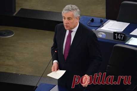 Новый глава МИД Италии позвонил украинскому коллеге. Новый министр иностранных дел Италии Антонио Таяни заявил, что первый телефонный разговор после вступления в должность он провел с главой украинского МИД Дмитрием Кулебой: «Я подтвердил поддержку Италией Украины в защите свободы и против российского вторжения. Нет мира без справедливости».