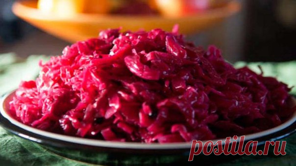 Салат из капусты со сливами

Салат из капусты по этому рецепту изменит все ваши представления о салатах! Такого вы еще не пробовали! Делаю, я его. когда появляются сливы. И такую капусту можно хранить в холодильнике. Необычный вкус обязательно вам понравится! Очень трудно понять, что есть еще в составе, кроме капусты, но все мои знакомые в восторге!
Ингредиенты:
капуста — 10 кг.;
сливы — 3 кг.;
сок свекольный — 0,5 литра;
соль — 200 грамм;
черный перец горошком — 15 штук;
...