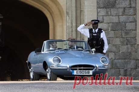 Необычная деталь на свадебной машине принца Гарри и Меган Маркл удивила фанатов. Пользователи сети заметили необычную деталь на автомобиле, на котором принц Гарри и Меган Маркл ездили во время собственной свадьбы. Поклонница королевской семьи Ванесса Нгуен обратила внимание, что номерной знак машины, E190518, символизируют дату торжества герцогов, а именно, 19 мая 2018 года.