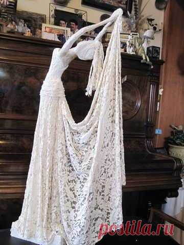 Папье-маше. Танцующие дамы