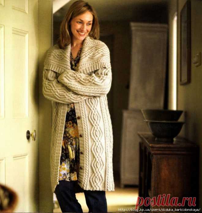 Cabled Coat (Special Family Knits by Debbie Bliss).