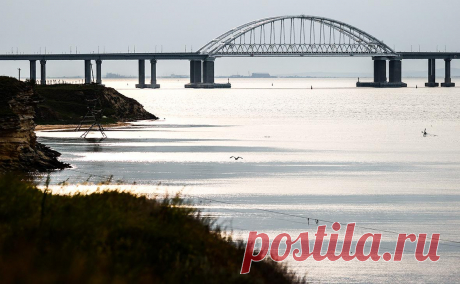 Офицеру Росгвардии дали 6 лет за некачественную защиту Крымского моста. Бывший глава отдела морского управления Росгвардии полковник Сергей Волков получил шесть лет колонии общего режима из-за поставки некачественных радиолокационных комплексов для защиты от беспилотников Крымского моста и газопровода из Краснодара на полуостров.