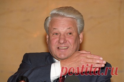 Спецназовец рассказал о бункере с резервным правительством на Урале в дни ГКЧП. В дни ГКЧП 1991 года президентом РСФСР Борисом Ельциным на Урале был подготовлен бункер с резервным правительством, который охраняли бойцы спецназа. Об этом «Ленте.ру» рассказал бывший командир отдельной роты милиции специального назначения при УВД Свердловского облисполкома Владимир Ефимов.