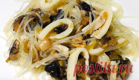 Фунчоза с кальмарами и грибами