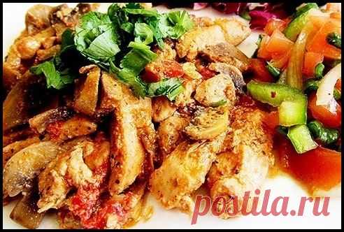 Куриное филе с грибами по-строгановски.