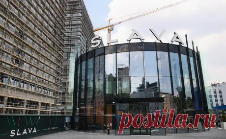 ЦБ приобрел у ВЭБ.РФ строящийся деловой центр SLAVA в Москве. После перехода офисного центра в собственность регулятор передаст Росимуществу большую часть принадлежащих ему зданий для «оптимизации затрат на владение недвижимостью». Историческое здание на улице Неглинной ЦБ оставит себе