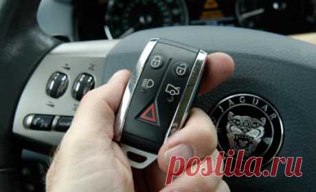 Села батарейка в ключе автомобиля: как открыть дверь и запустить двигатель
В современных транспортных средствах оснащенные новыми электронными ключами (в том числе брелками бесконтактного комфортного доступа) есть проблемы с открыванием машины, в случае если в устройстве …