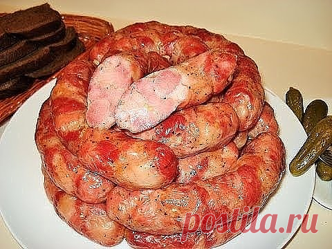 Домашняя Куриная колбаска - Вкуснотища ! БЕЗ ХИМИИ !
Самая вкусная из всех колбас – это, конечно же, домашняя колбаса, сделанная своими руками, без всяких вредных добавок и примесей.
Советую прочитать полностью !
Ингредиенты:
-500 г куриного мяса (у меня куриная грудка),
-3 зубчика чеснока,
-200 мл сливок,
-2 яичных белка,
-1 ч.л. соли,
-1 ч.л. сладкой молотой паприки,
-черный молотый перец
-специи и травы по вкусу.

Первый вариант:
Куриное мясо пропустить через мясорубку....