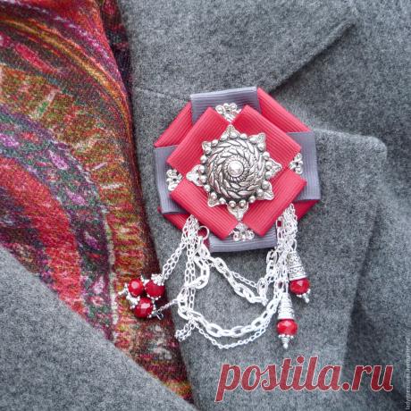 6f11b17e29a4400fcf6f6c1faekt--ukrasheniya-brosh-orden-bordeaux-brosh-iz-repsovyh-lent.jpg (1500×1500)