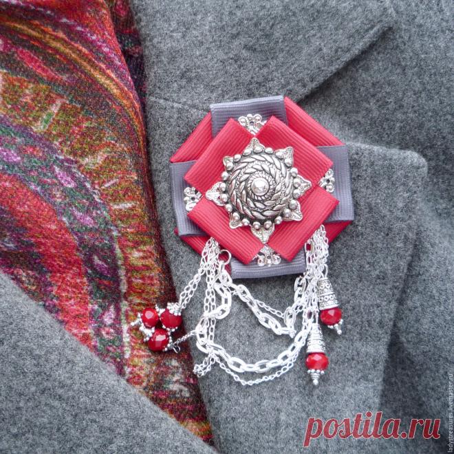 6f11b17e29a4400fcf6f6c1faekt--ukrasheniya-brosh-orden-bordeaux-brosh-iz-repsovyh-lent.jpg (1500×1500)