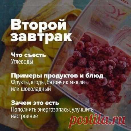 Салат &quot;Бонопарт&quot; - разнообразь праздничный стол! Ингредиенты: 500 г шампиньонов свежих 500 г куриного филе 500 г моркови 300 г сыра нежирного 4 вареных яйца 2 шт. картофеля 2 шт.лука сметана Приготовление: Грибочки порезать, поджарить на маленьком количестве оливкового масла, поперчить и посолить. Морковь перетереть на терке, поджарить до готовности, посолить. Куриное филе сварить до готовности в подсоленной воде с лавровым листом, поперчив. Картофель отварить, Сыр, яйца и картофель…