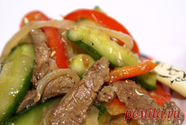 Огурцы с мясом по-корейски.