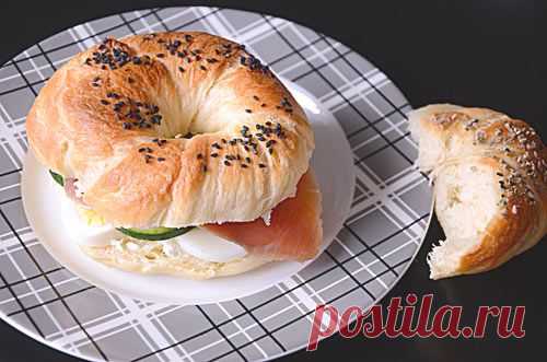 Бейглы с лососем - рецепт с пошаговыми фото / Меню недели