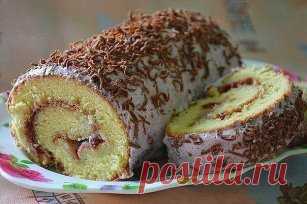 РУЛЕТ БИСКВИТНЫЙ
ИНГРЕДИЕНТЫ:
Для бисквита:
- 4 яйца
- 100 г сахара
- 1 ч.л. разрыхлителя
- 150 г муки
ПРИГОТОВЛЕНИЕ:
Яйца взбить с сахаром, добавить разрыхлитель и муку и взбить (я взбивала блендером). Застелить Противень бумагой для выпечки, смазать раст. маслом, вылить тесто толщиной 3-5 мм и запечь в разогретой до 180* духовке 15 мин. Взять кухонное полотенце, намочить водой и расстелить на столе. Готовый бисквит перевернуть на полотенце, убрать бумагу для выпечки и аккуратно вместе с вла