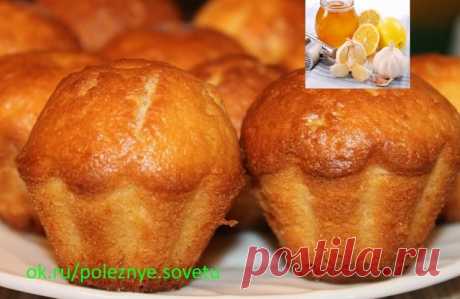 Кексики на сметане.


Тесто: 
2 стол.л.сметаны, 
Показать полностью…
2 яйца, 
100 гр.сахара, 
80 мл.растительного масла, 
150 гр муки, 
1 ч.л.разрыхлителя 
ванилин -щепотка . 

1.Яйца взбить с сахаром, затем добавить сметану, масло, ванилин и просеянную муку с разрыхлителем. Все аккуратно перемешать, выложить в силиконовые формочки (только на 1/3). 
2 . Выпекать при 170* - 15 минут (готовность проверить зубочисткой). 
Приятного аппетита!!!