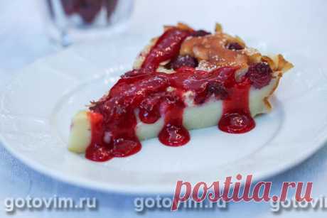 Творожник с малиной и малиновым соусом. Рецепт с фото Воздушный творожник со свежей малиной готовят с добавлением смеси муки и крахмала. Когда творожник будет готов, оставьте его в форме до полного остывания, и уже после этого порежьте на кусочки и полейте соусом, приготовленным из протертой свежей малины с сахаром.