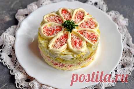 Салат с плавленым сыром и крабовыми палочками