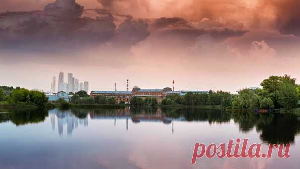 Буря над Гребным каналом Фото: Роман Алябьев