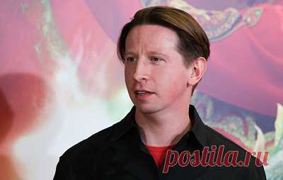 Дмитрий Лысенков: объективно сравнивать меня и моих персонажей может только семья. С 23 декабря на телеканале "Россия" стартует сказочный сериал "Последний богатырь. Наследие". Актер Дмитрий Лысенков сыграл в проекте роль Цвыря — неуклюжего горбуна с крысиным хвостом, который не теряет надежды найти взаимную любовь. О том, почему Лысенков изначально думал отказаться от роли, какие сериалы смотрит он сам и как совмещает работу в кино и театре, ТАСС поговорил с актером…