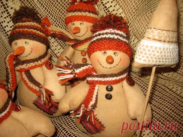 чУдные яркие снеговики из лоскутов — Рукоделие